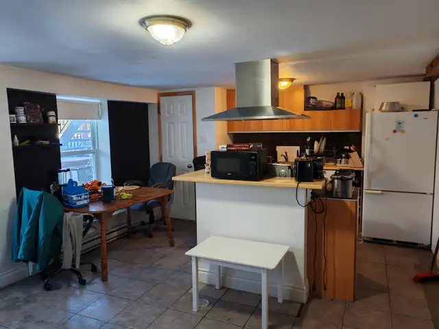 Beau grand 4 1/2, St-Saveur, parking Juillet - Photo 2