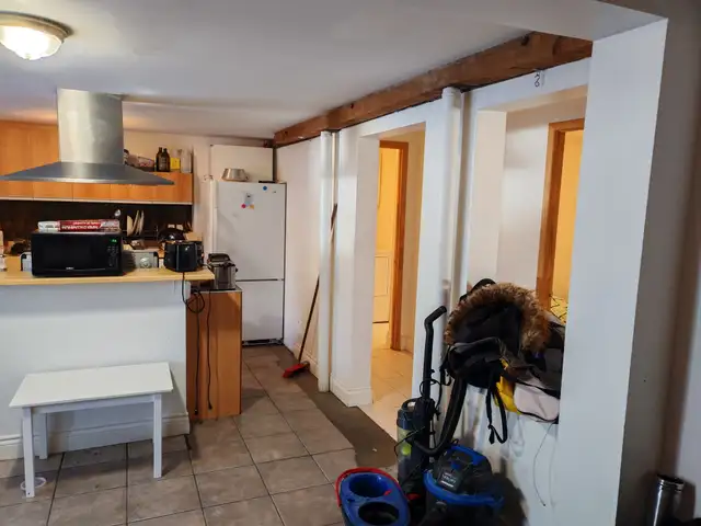 Beau grand 4 1/2, St-Saveur, parking Juillet - Photo 4