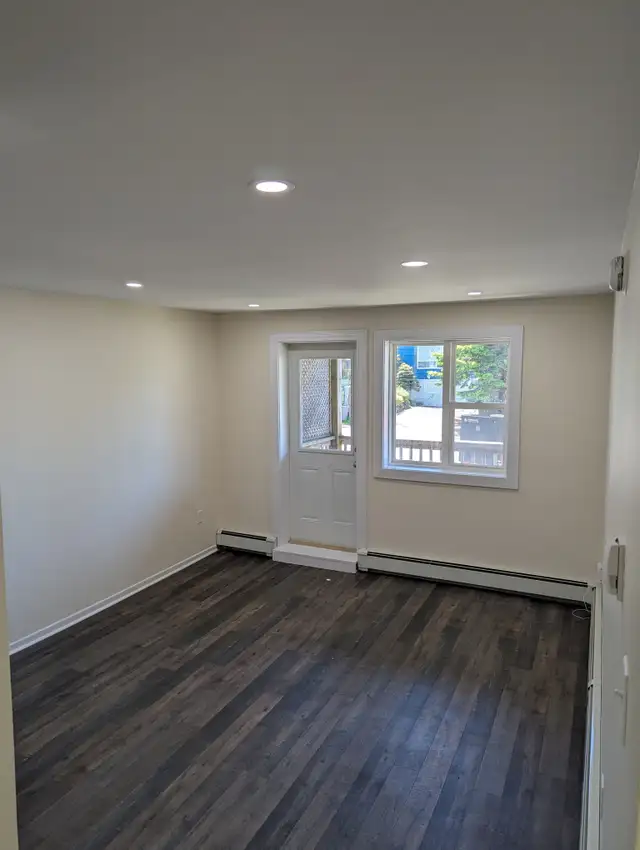 Fairview 1BR|Unit 4 - Private Balcony - Aug 1st - Heat/Water Inc - Photo 4