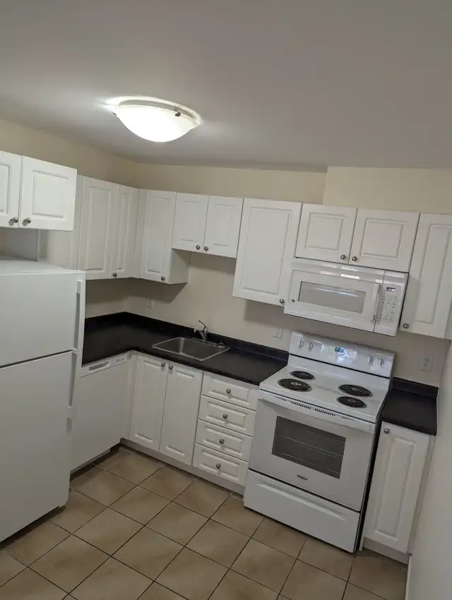 Fairview 1BR|Unit 4 - Private Balcony - Aug 1st - Heat/Water Inc - Photo 8