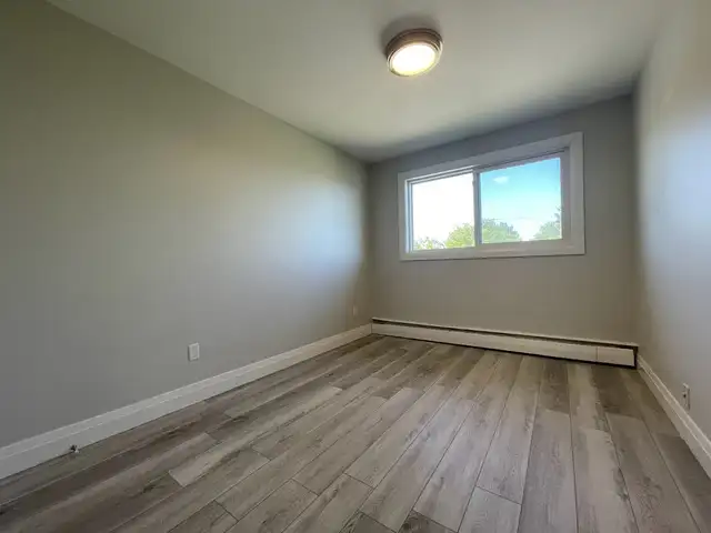 Spacious 2-Bedroom Apartment with River View - Photo 2