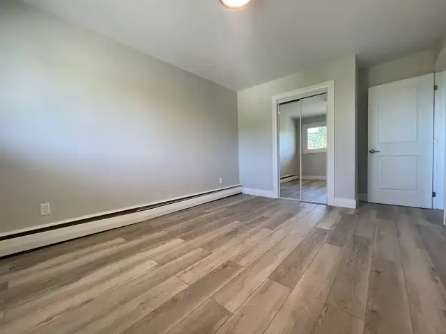 Spacious 2-Bedroom Apartment with River View - Photo 5