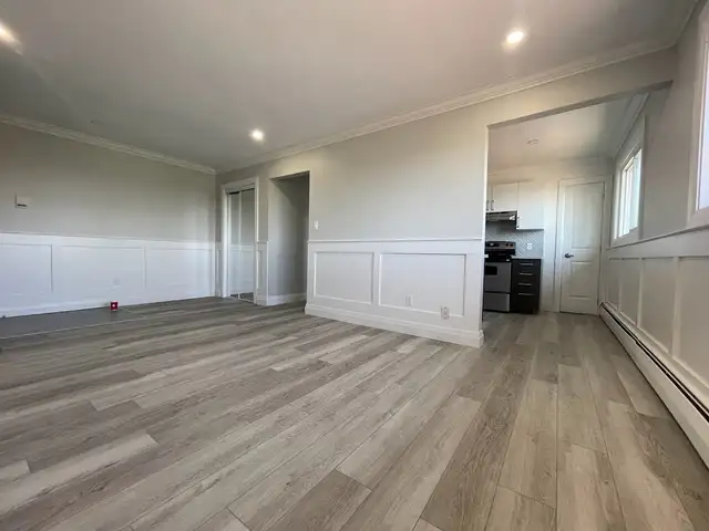 Spacious 2-Bedroom Apartment with River View - Photo 7