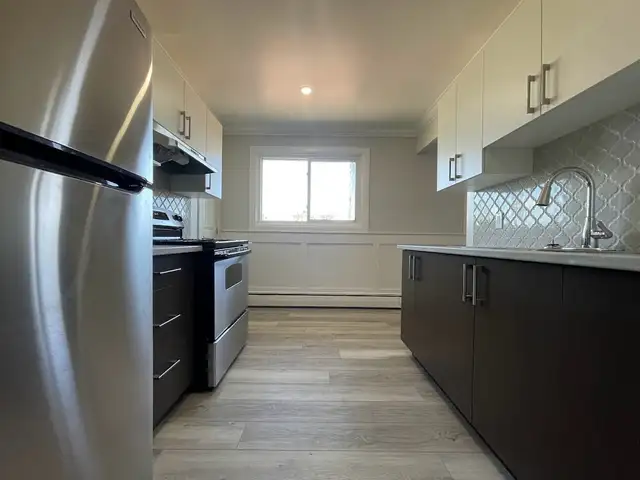 Spacious 2-Bedroom Apartment with River View - Photo 12