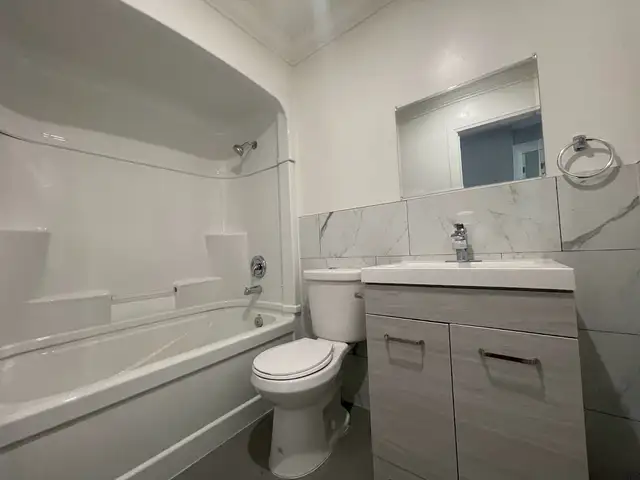 Spacious 2-Bedroom Apartment with River View - Photo 14