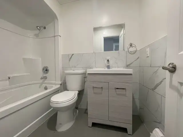 Spacious 2-Bedroom Apartment with River View - Photo 15