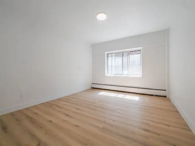 1 MOIS GRATUIT - 3 1/2 et 4 1/2 Côte-des-Neiges Frigo, poêle inc - Photo 3