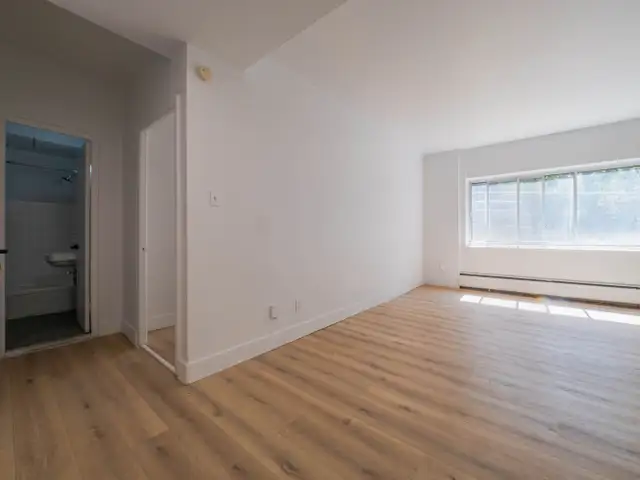 1 MOIS GRATUIT - 3 1/2 et 4 1/2 Côte-des-Neiges Frigo, poêle inc - Photo 6