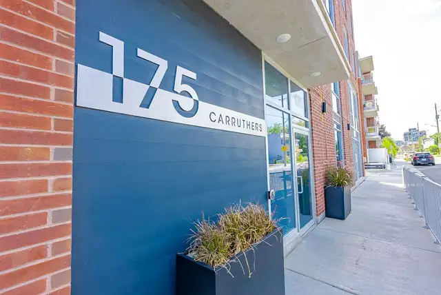 Hintonburg Connection: Extra Large 2-Bedroom Apartment - Photo 3