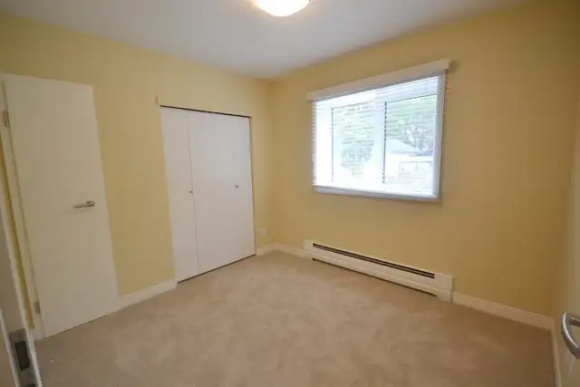 Remodeled 2BR, Open and Bright in Corydon Village! - Photo 4