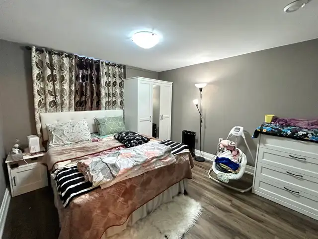 NORTH END Spacious 1 Bed Plus Den Apartment! - Photo 5