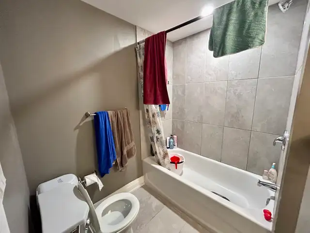 NORTH END Spacious 1 Bed Plus Den Apartment! - Photo 8