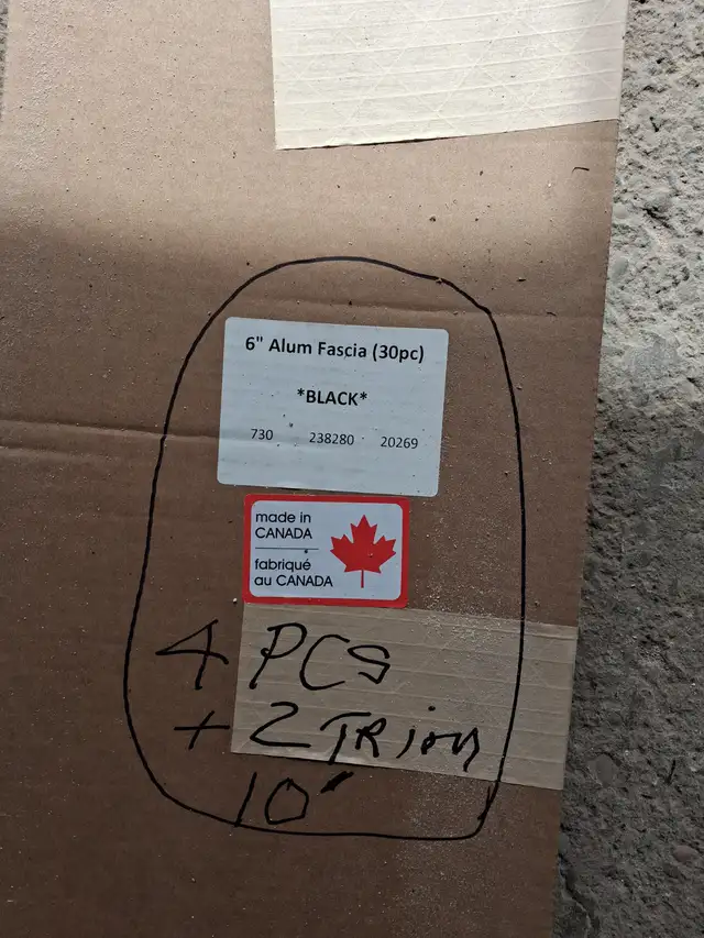 Vinyl Siding and Aluminum Fascia/Soffit - Photo 5