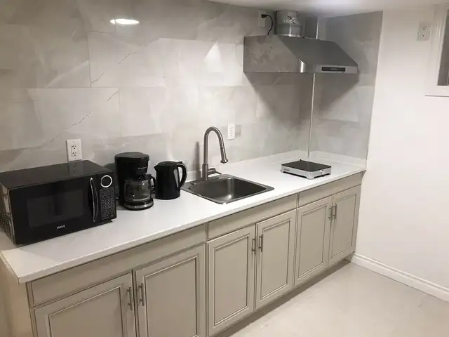 $800 All-Inclusive | Private Ensuite Basement Room | 3Gbps WiFi - Photo 4