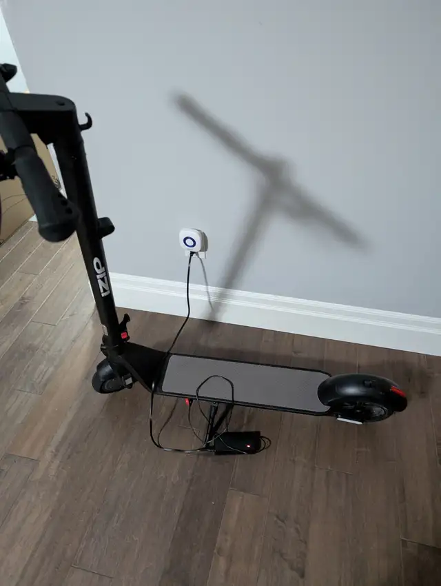 Like New iZip Wave Adult Electric Scooter For Sale - Photo 4