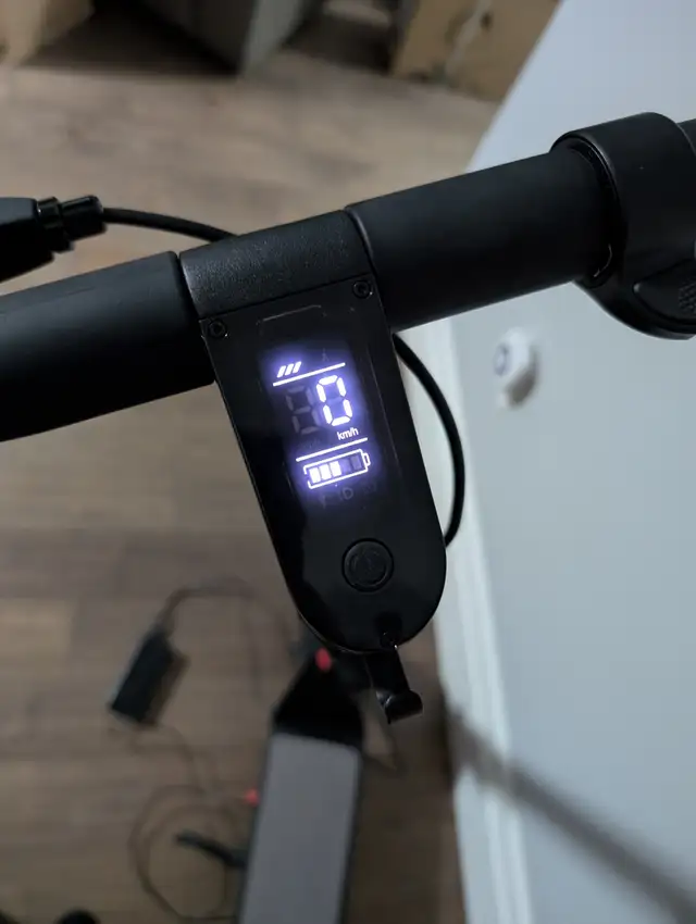 Like New iZip Wave Adult Electric Scooter For Sale - Photo 5