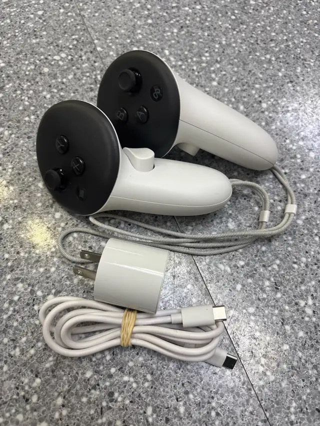 Meta Quest 3 512GB VR Headset With Case - Photo 4