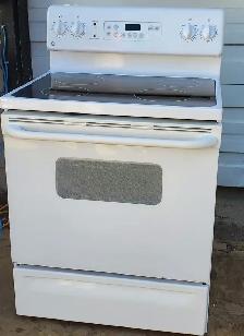 Ge Smooth Top Stove - Very clean, Digital controls