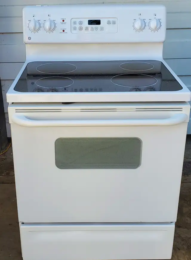 Ge Smooth Top Stove - Very clean, Digital controls - Photo 2