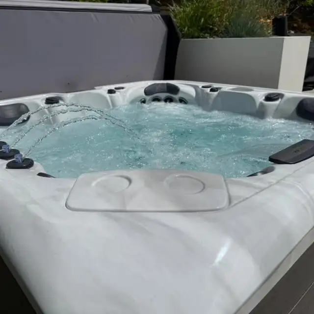 STARGATE HOT TUB FOR SALE - Photo 4