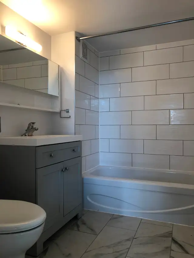 Maisonnette rénovée près du métro Charlevoix à Montréal - Photo 4