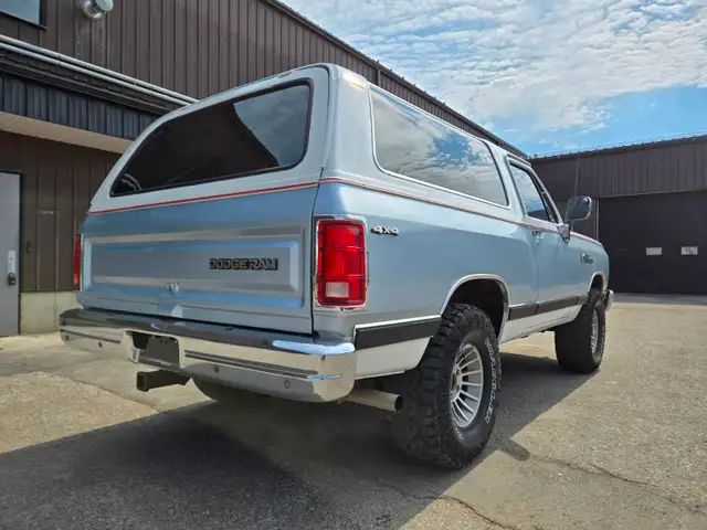1988 Dodge Ram Charger 4X4 / 318ci Rare ! - Photo 6