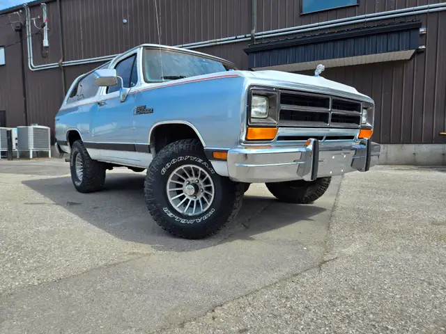 1988 Dodge Ram Charger 4X4 / 318ci Rare ! - Photo 9