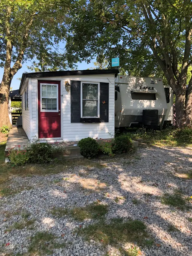Seasonal trailer Lake Erie by Dunnville sleeps 9 $49,900 OBO