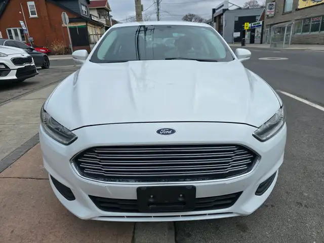 2016 Ford Fusion - Photo 2