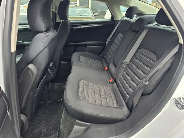 2016 Ford Fusion - Photo 12