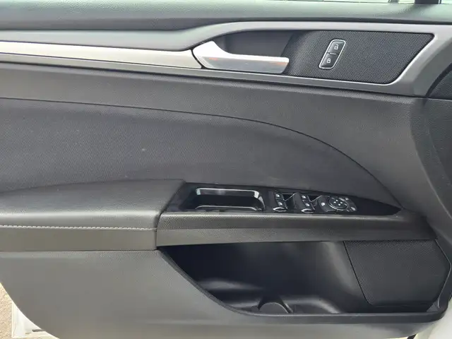 2016 Ford Fusion - Photo 19
