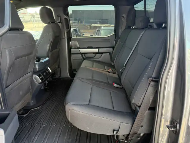 2023 Ford F-150 XLT Sport Hybrid LOW KMS! - Photo 9