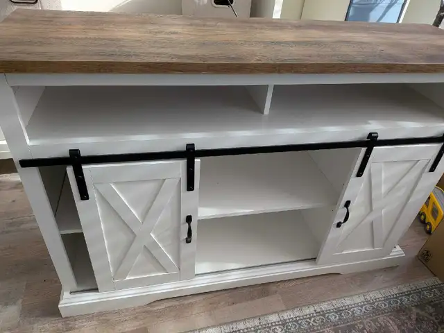 Tv Console with barn doors - Photo 3