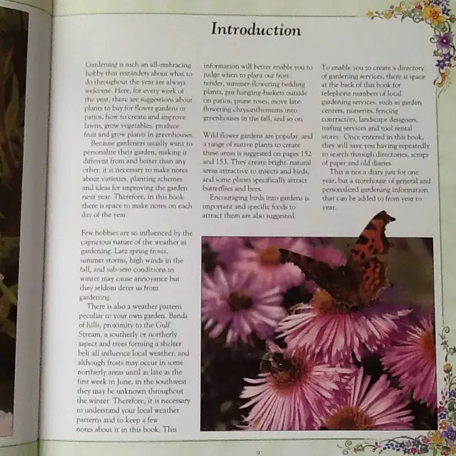 THE GARDENING YEARBOOK and one pair of gardening gloves - Photo 6