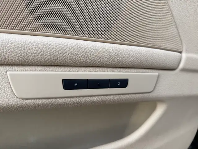 2014 BMW 5 Series| Diesel | All Wheel Drive | Dark Blue | - Photo 11