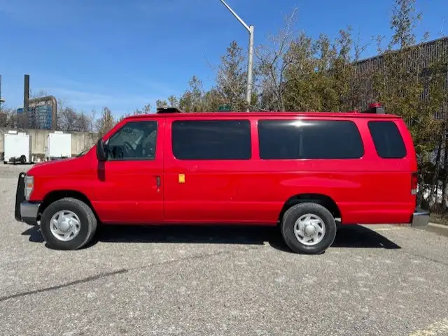 2011 Ford Econoline Wagon E-350 5 PASSENGER-EXTENDEDDD-FIRE C - Photo 2
