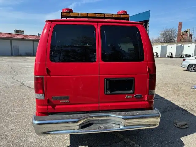 2011 Ford Econoline Wagon E-350 5 PASSENGER-EXTENDEDDD-FIRE C - Photo 4