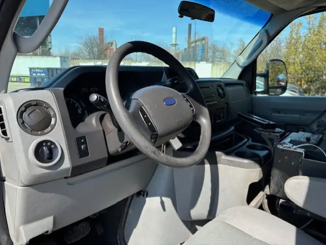 2011 Ford Econoline Wagon E-350 5 PASSENGER-EXTENDEDDD-FIRE C - Photo 10