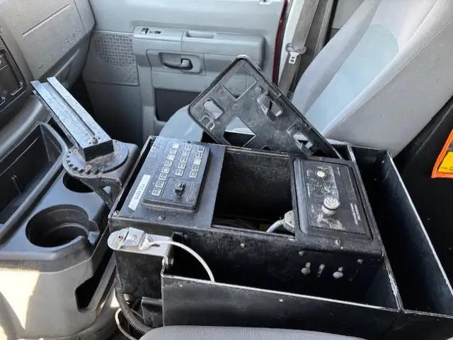 2011 Ford Econoline Wagon E-350 5 PASSENGER-EXTENDEDDD-FIRE C - Photo 16