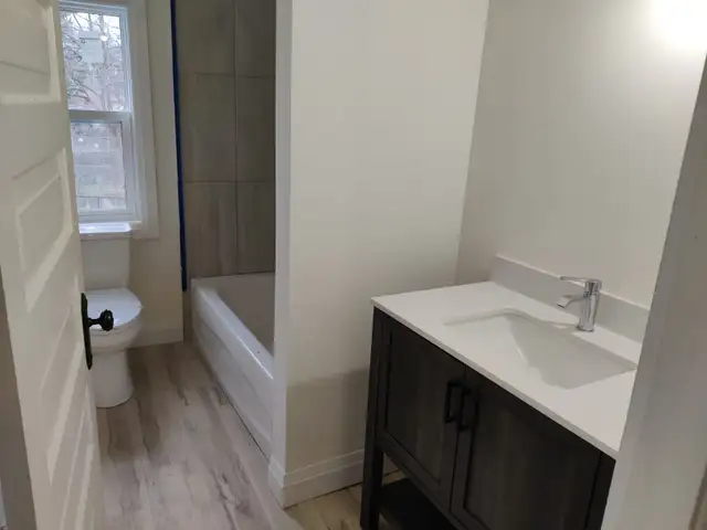 3 BEDROOM 1 BATH UNIT FOR RENT — BRANTFORD, ON - Photo 5