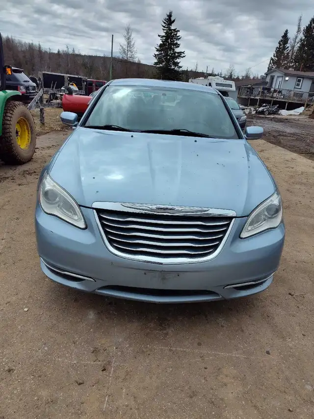 2012 Chrysler 200 - Photo 2