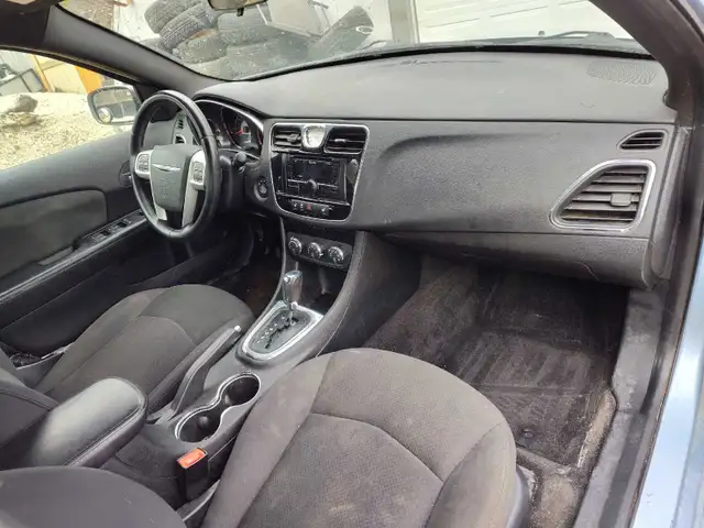 2012 Chrysler 200 - Photo 5