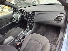 2012 Chrysler 200 - Photo 5
