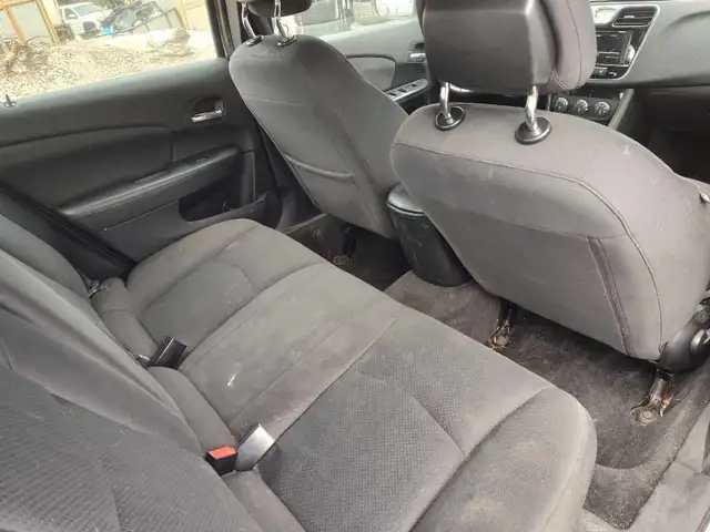 2012 Chrysler 200 - Photo 6