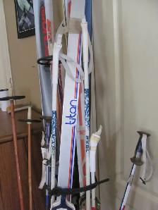 4 paires de skis de fond et patin a vendre