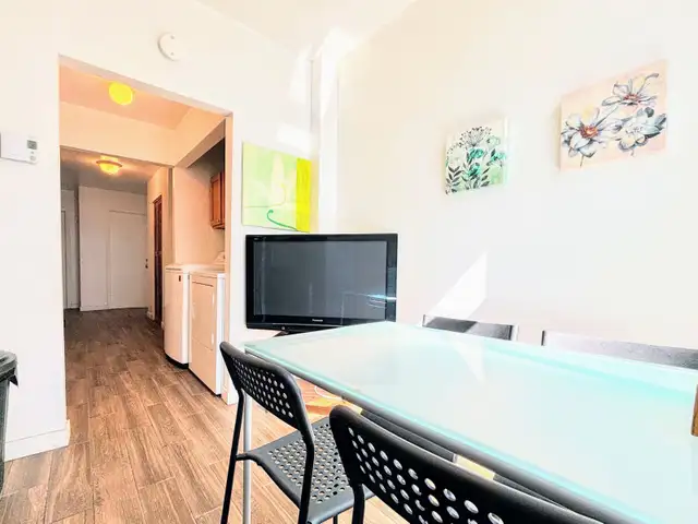 BEST Offer. GREAT Area. Clean, Safe! FREE Utilities. Comfy Room! - Photo 6