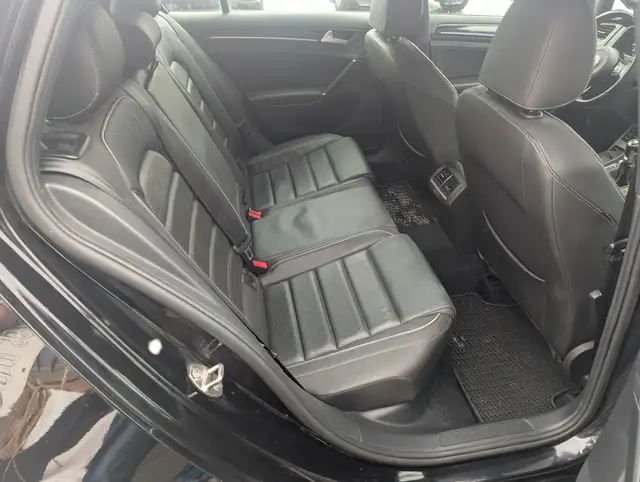 2018 Volkswagen Golf R  AWD Manual Clean Carfax Certified - Photo 13