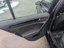 2018 Volkswagen Golf R  AWD Manual Clean Carfax Certified - Photo 14