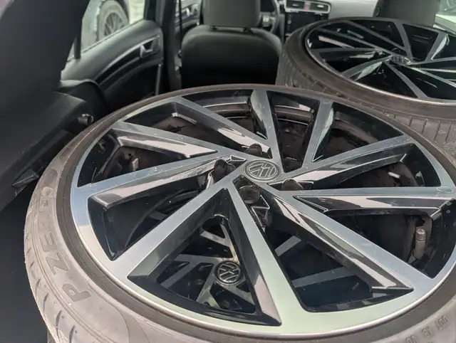 2018 Volkswagen Golf R  AWD Manual Clean Carfax Certified - Photo 17