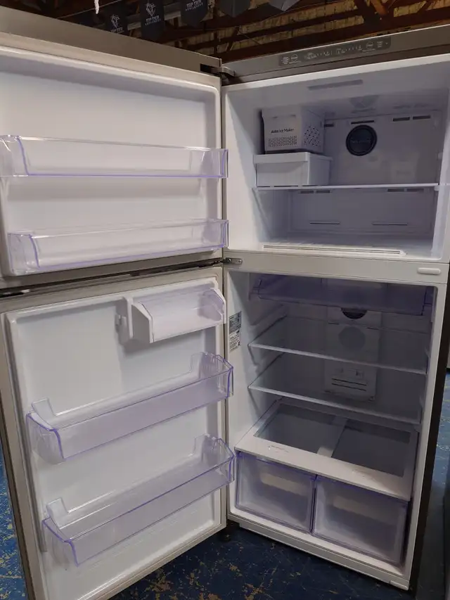 Samsung '28' Stainless Steel Top Freezer Bottom Fridge on Sale‼️ - Photo 4